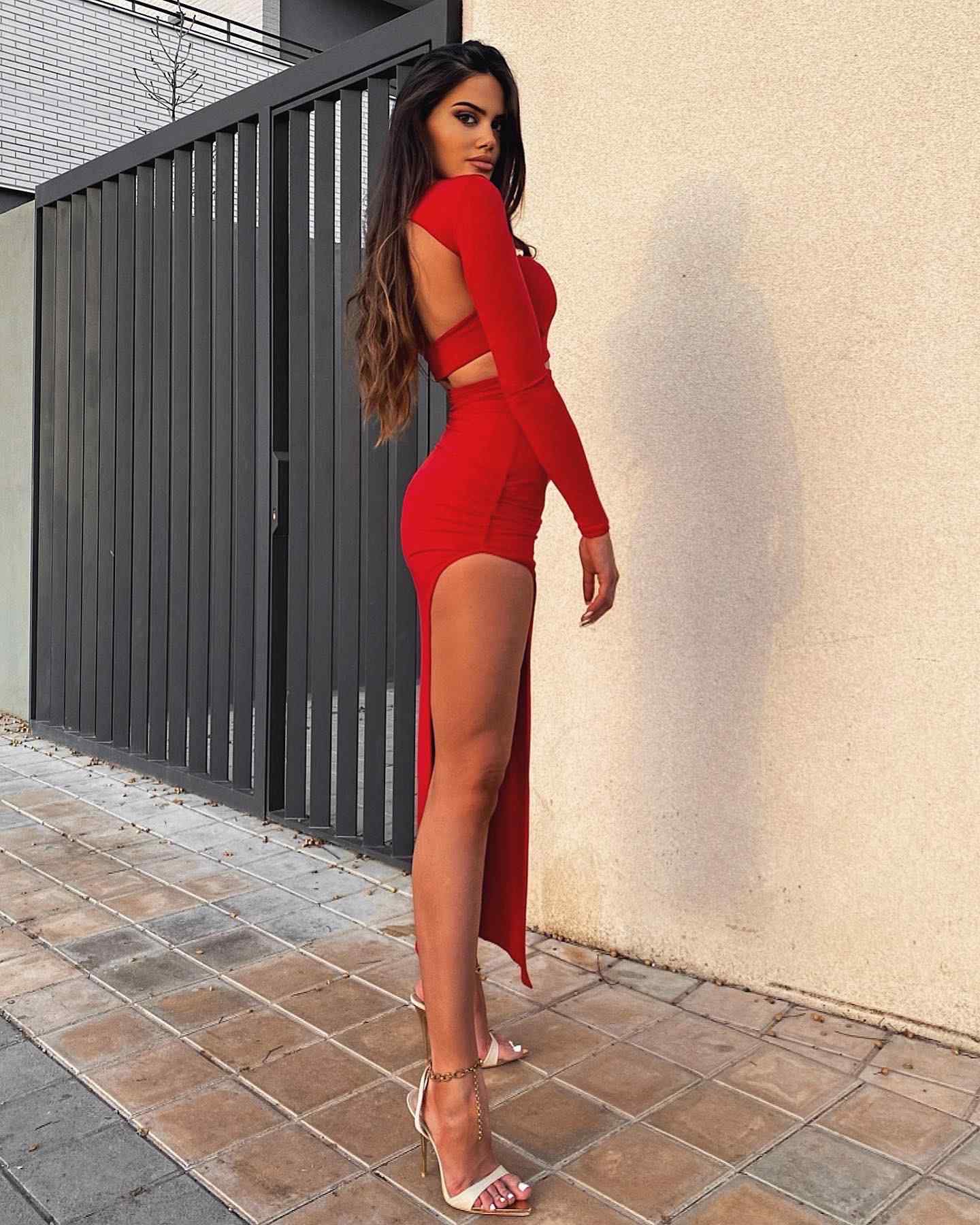 Midi backless dress with high slit and one sleeve in red